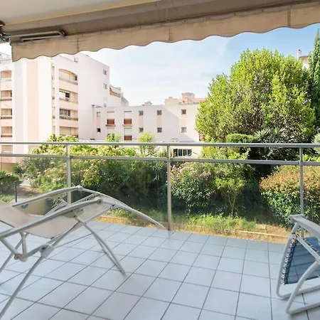 Bel En Bord De A Les Pins *