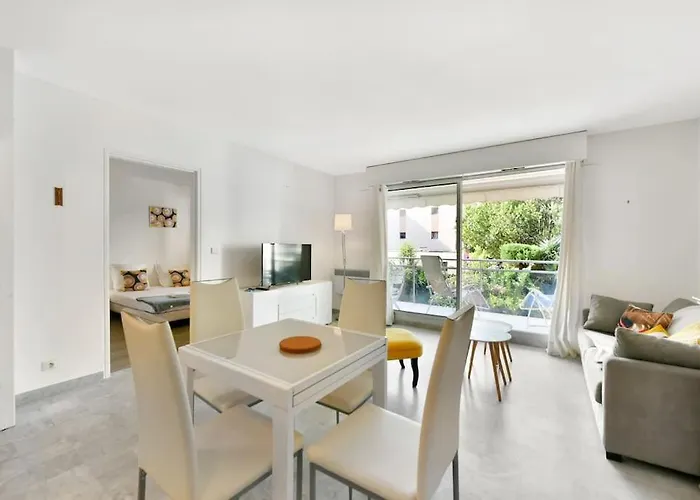 Lägenhet Bel En Bord De A Les Pins *