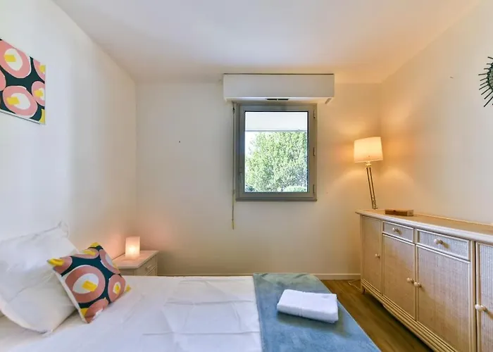 Bel En Bord De A Les Pins Lägenhet