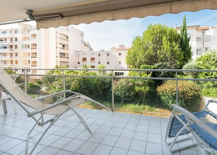 Bel En Bord De A Les Pins *